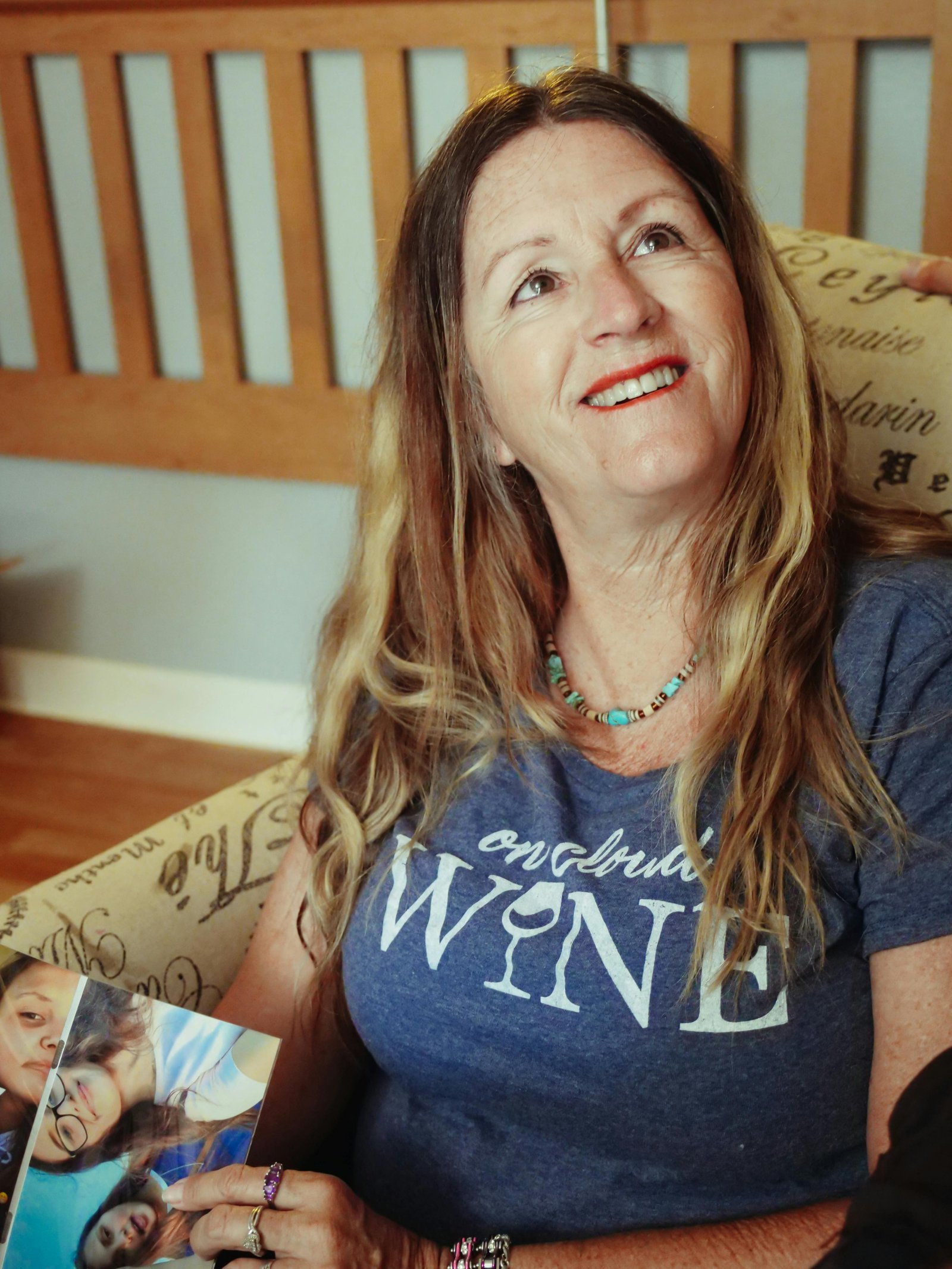 Persona preocupada por no atraer clientes.